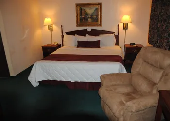 Super 8 by Wyndham Madison IN hotel thumbnail 8