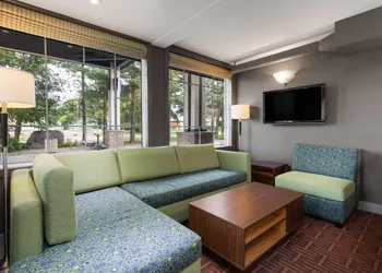 Super 8 by Wyndham Sault Ste Marie On hotel thumbnail 4