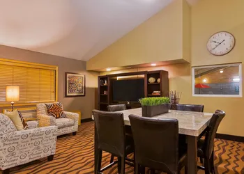 AmericInn by Wyndham Algona hotel thumbnail 2