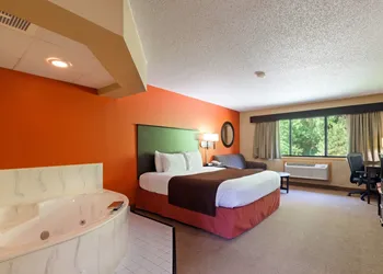 AmericInn by Wyndham Algona hotel thumbnail 8