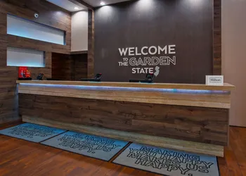 Hampton Inn & Suites Newark Airport Elizabeth hotel thumbnail 6