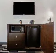 La Quinta Inn & Suites by Wyndham Alvin hotel detail image 4