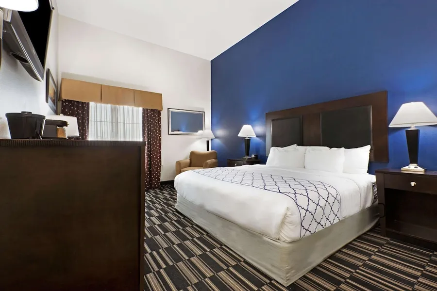 La Quinta Inn & Suites by Wyndham Alvin hotel detail image 6