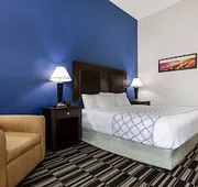 La Quinta Inn & Suites by Wyndham Alvin hotel detail image 7