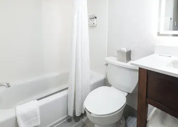 Holiday Inn Express Washington DC SW - Springfield by IHG hotel thumbnail 8