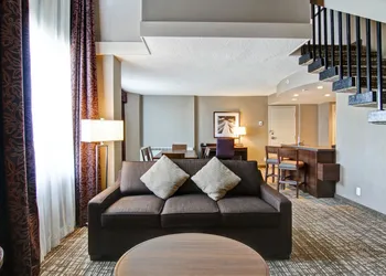 DoubleTree by Hilton Hotel West Edmonton hotel thumbnail 7