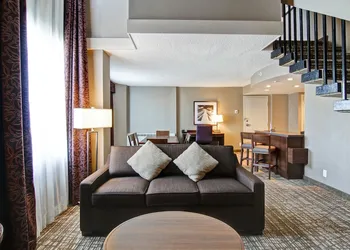 DoubleTree by Hilton Hotel West Edmonton hotel thumbnail 7