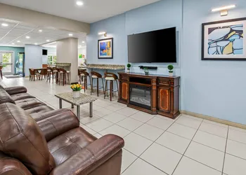 Quality Inn & Suites hotel thumbnail 3