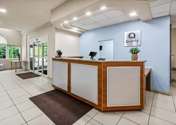 Quality Inn & Suites hotel thumbnail 4
