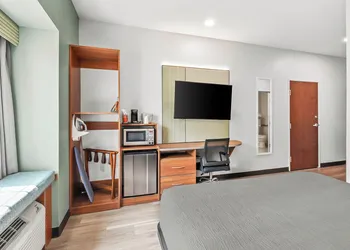 Quality Inn & Suites hotel thumbnail 7