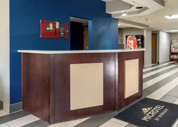 Microtel Inn & Suites by Wyndham Pigeon Forge hotel thumbnail 2