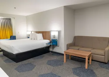 Microtel Inn & Suites by Wyndham Pigeon Forge hotel thumbnail 4