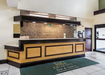 Quality Inn & Suites Harvey - Chicago Southland hotel thumbnail 2