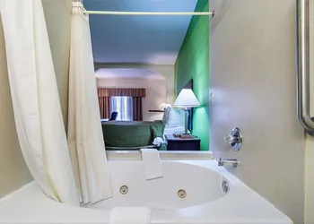 Quality Inn & Suites Harvey - Chicago Southland hotel thumbnail 4