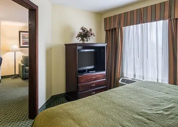 Quality Inn & Suites Harvey - Chicago Southland hotel thumbnail 5