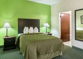 Quality Inn & Suites Harvey - Chicago Southland hotel thumbnail 6