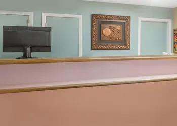 Redfinn Inn hotel thumbnail 2