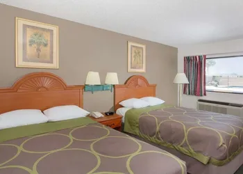 Redfinn Inn hotel thumbnail 3