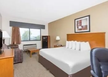 Days Inn by Wyndham Phenix City Near Fort Benning hotel thumbnail 8