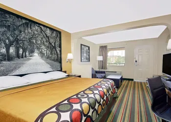 Super 8 by Wyndham Byron/South Macon hotel thumbnail 4