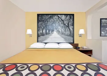 Super 8 by Wyndham Byron/South Macon hotel thumbnail 6