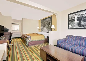 Super 8 by Wyndham Byron/South Macon hotel thumbnail 8