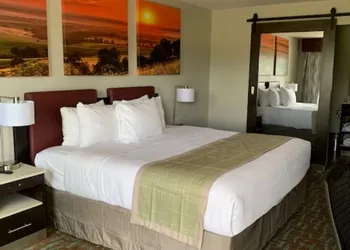 Days Inn by Wyndham Bellville Mansfield hotel thumbnail 4