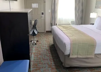Days Inn by Wyndham Bellville Mansfield hotel thumbnail 5