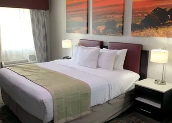 Days Inn by Wyndham Bellville Mansfield hotel thumbnail 6