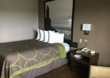 Super 8 by Wyndham Indianapolis/Emerson Ave hotel thumbnail 5