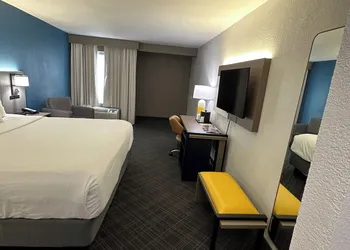 Comfort Inn Dallas Park Central hotel thumbnail 8