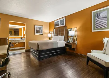 Quality Inn & Suites Corinth West hotel thumbnail 6