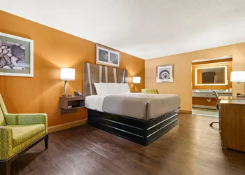 Quality Inn & Suites Corinth West hotel thumbnail 8
