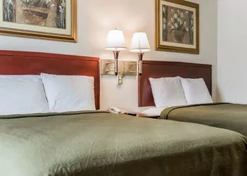 Econo Lodge Monticello hotel thumbnail 8