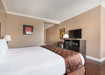 Americas Best Value Inn & Suites Anaheim Convention Center hotel thumbnail 2
