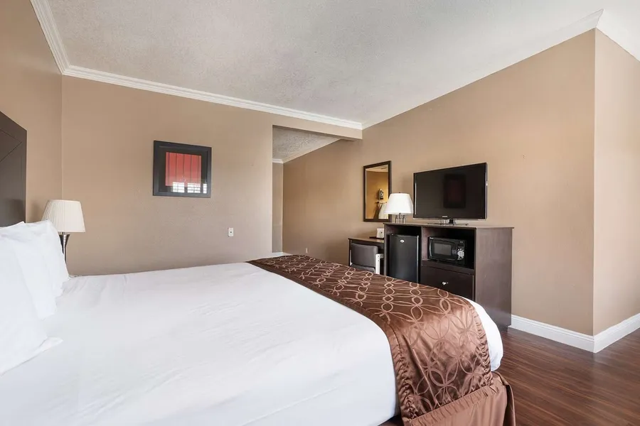 Americas Best Value Inn & Suites Anaheim Convention Center hotel detail image 2