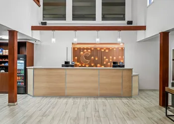 Comfort Inn & Suites hotel thumbnail 2