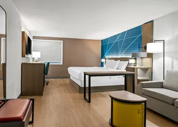 Comfort Inn & Suites hotel thumbnail 7