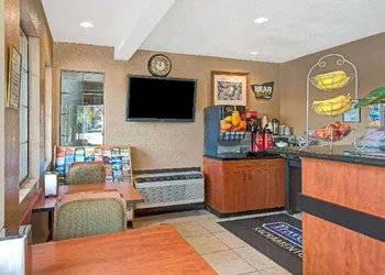 Travelodge by Wyndham Sacramento / Rancho Cordova hotel thumbnail 2