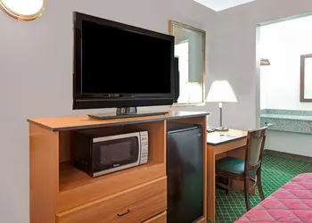 Travelodge by Wyndham Sacramento / Rancho Cordova hotel thumbnail 5