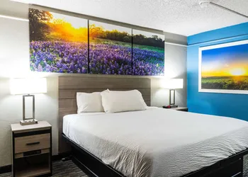 Days Inn by Wyndham Central San Antonio NW Medical Center hotel thumbnail 7
