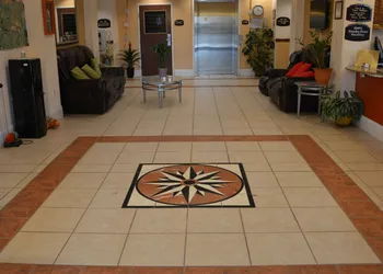 Super 8 by Wyndham Austin/Airport South hotel thumbnail 2