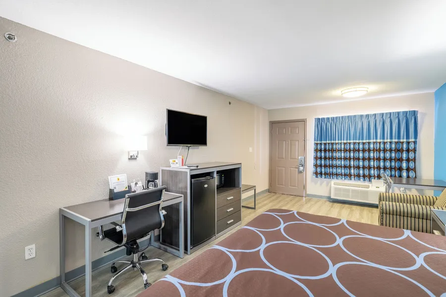 Super 8 by Wyndham San Antonio/Riverwalk Area hotel detail image 6