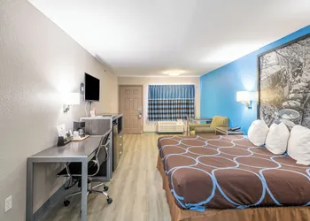 Super 8 by Wyndham San Antonio/Riverwalk Area hotel thumbnail 8