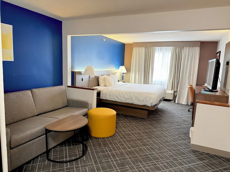 Comfort Inn & Suites hotel detail image 6
