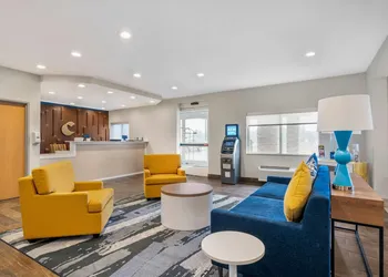 Comfort Inn & Suites hotel thumbnail 2