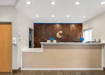 Comfort Inn & Suites hotel thumbnail 3