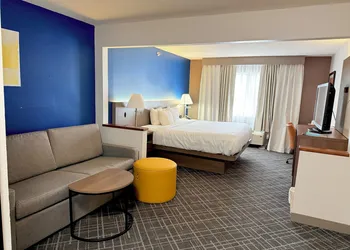 Comfort Inn & Suites hotel thumbnail 6