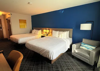 Comfort Inn & Suites hotel thumbnail 7