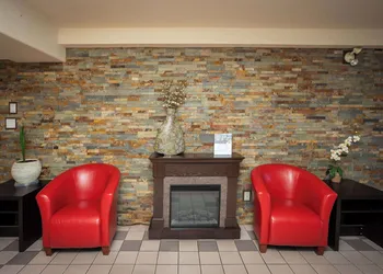 Ramada by Wyndham Cranbrook hotel thumbnail 2